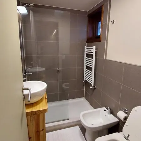 Apartamento Cálido Monoambiente con entrepiso, todo equipado, 3PAX  San Martín de los Andes Exterior foto
